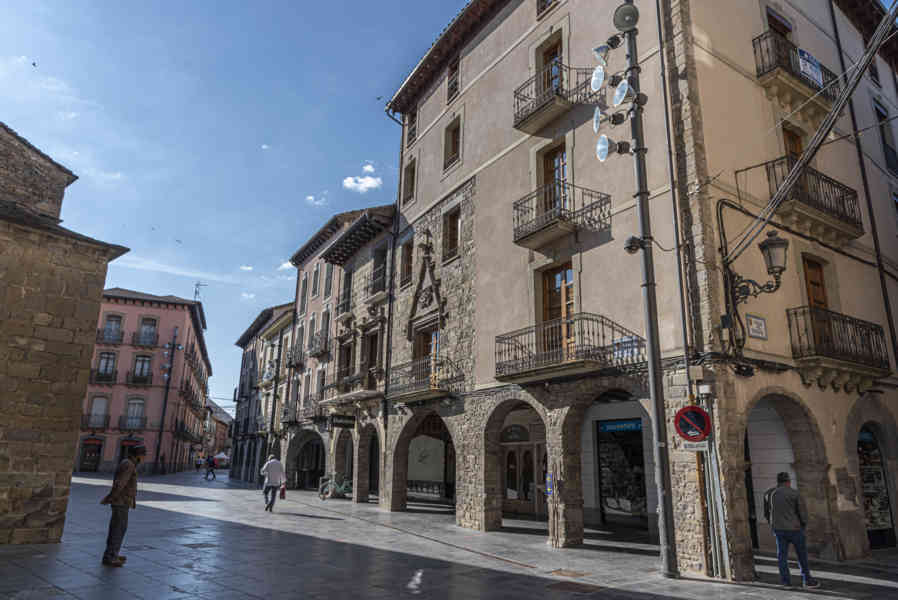 Huesca - Jaca 05 - plaza de San Pedro.jpg